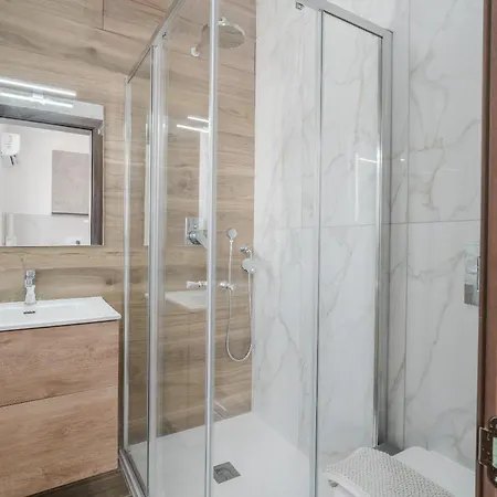 Apartman Homes With Wifi & Ac Just Steps To Seafront By 360 Estates