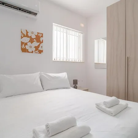 Homes With Wifi & Ac Just Steps To Seafront By 360 Estates *