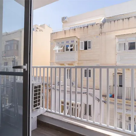 Homes With Wifi & Ac Just Steps To Seafront By 360 Estates Gzira