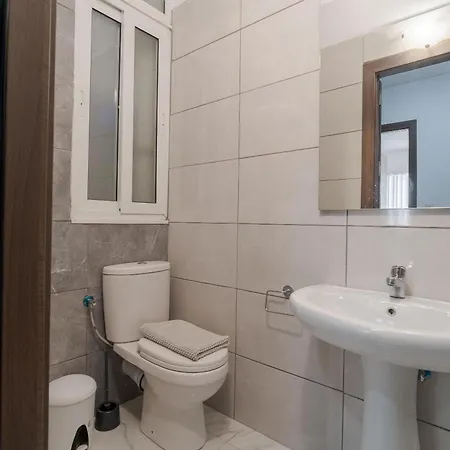 Homes With Wifi & Ac Just Steps To Seafront By 360 Estates *