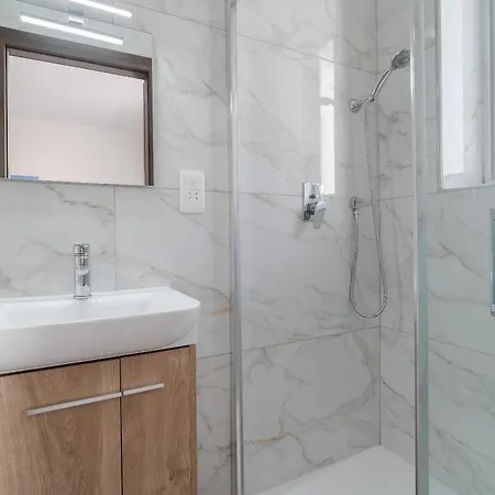 Homes With Wifi & Ac Just Steps To Seafront By 360 Estates Gzira