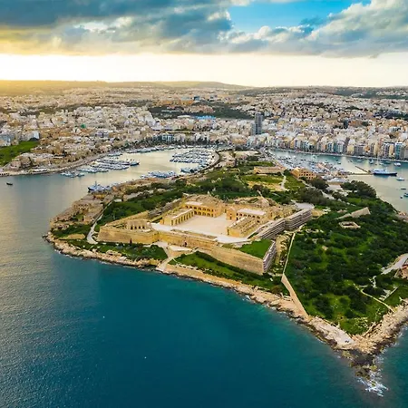Homes With Wifi & Ac Just Steps To Seafront By 360 Estates Gzira